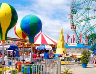 مدينة ملاهي خارجية