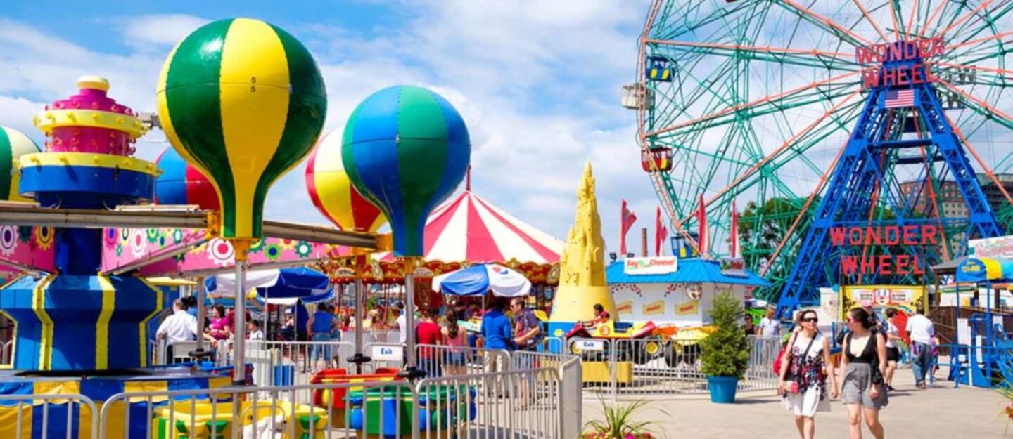 مدينة ملاهي خارجية