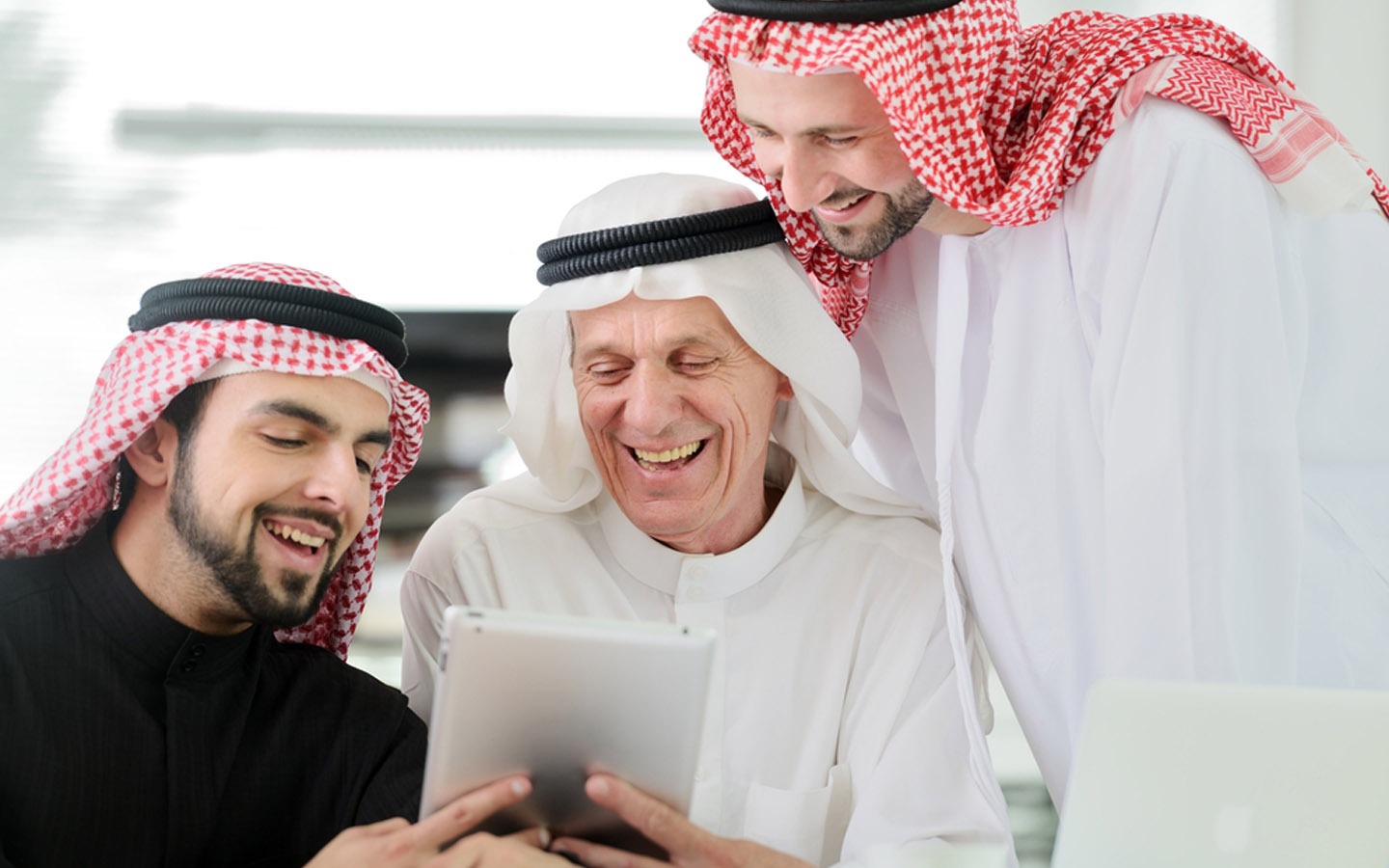 أب مع أبنائه