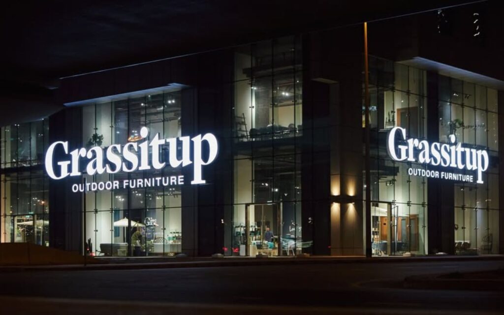 places to buy luxury outdoor furniture in dubai