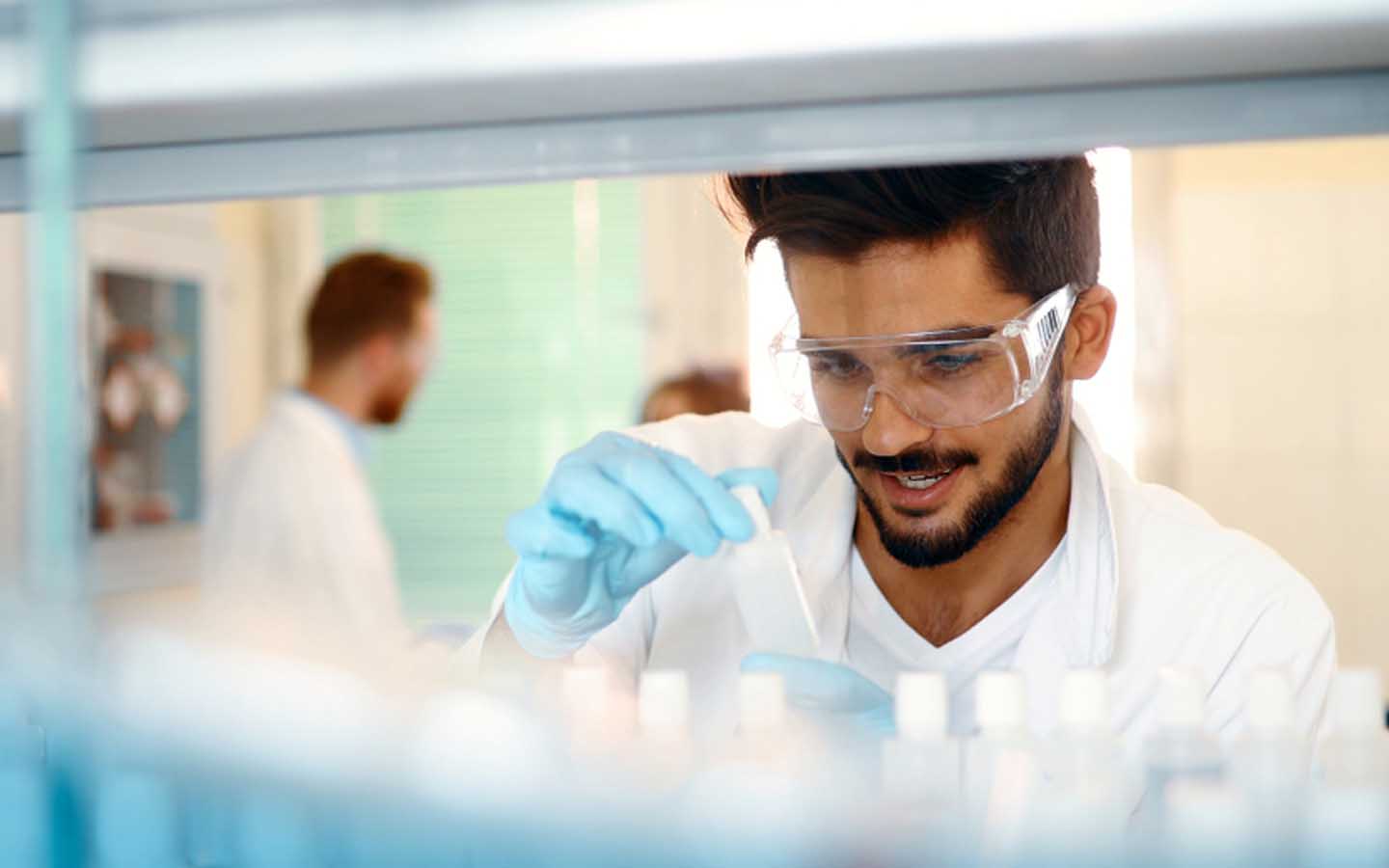 أخصائي مختبر
