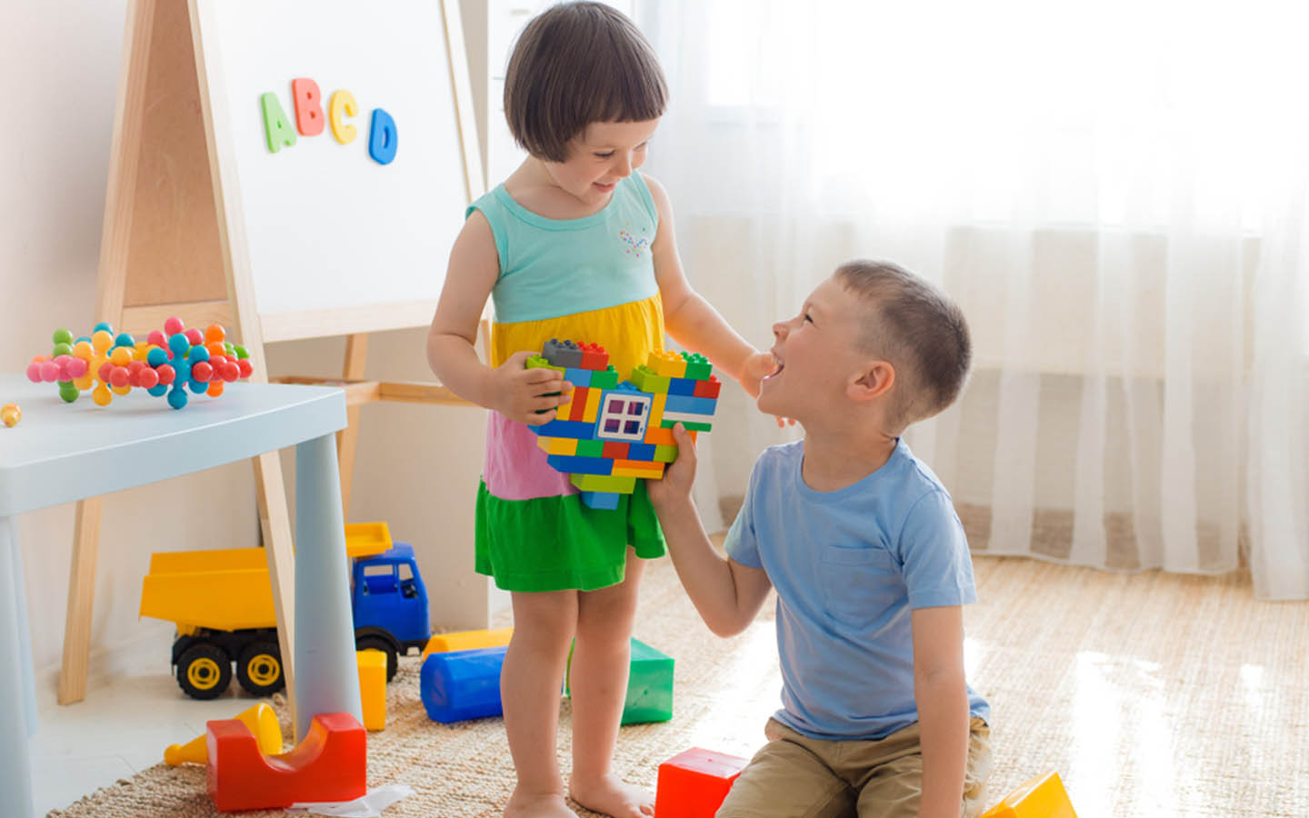 أطفال يلعبون