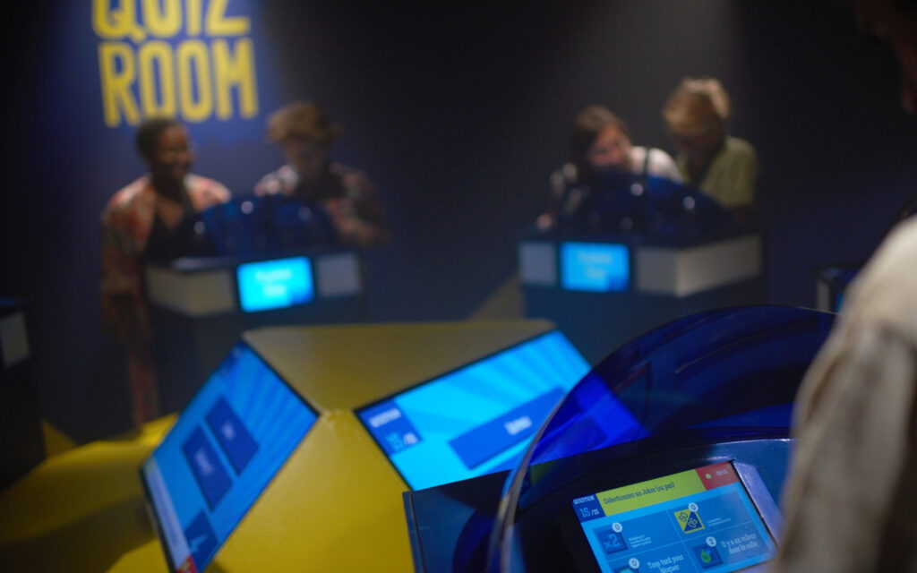 العاب في غرفة الحجز