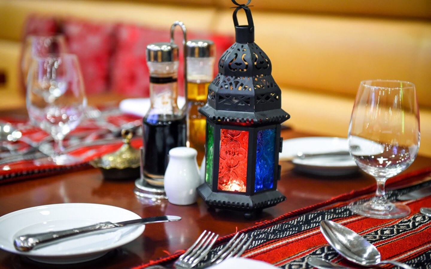 طاولة بزينة رمضانية