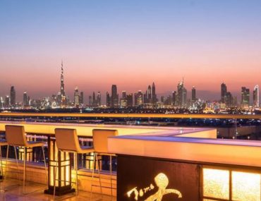 مطعم على سطح فندق