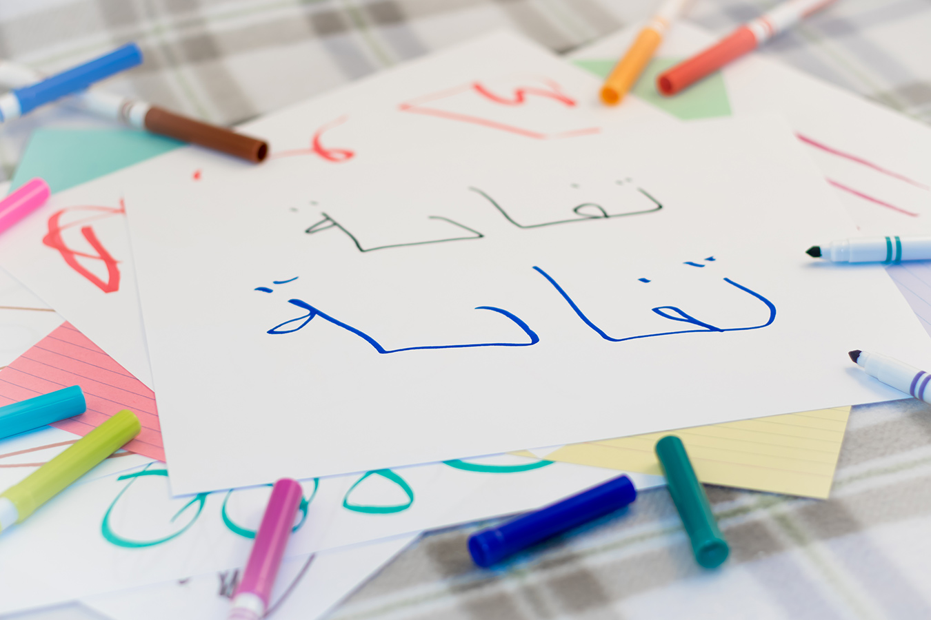 ورق وألوان