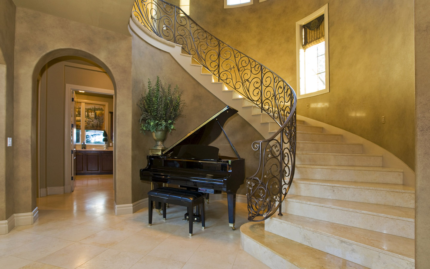 السلالم المنحنية وبيانو