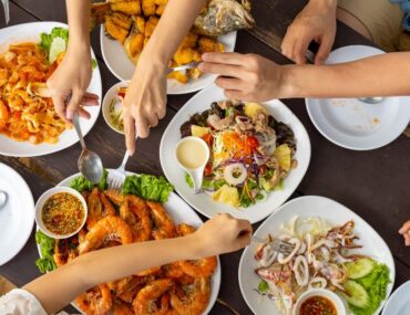 people dining at popular restaurants in Arabian Ranches