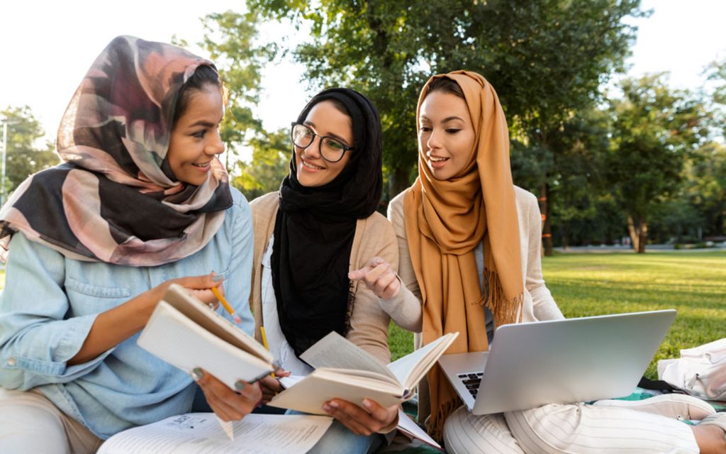 طالبات في جامعة