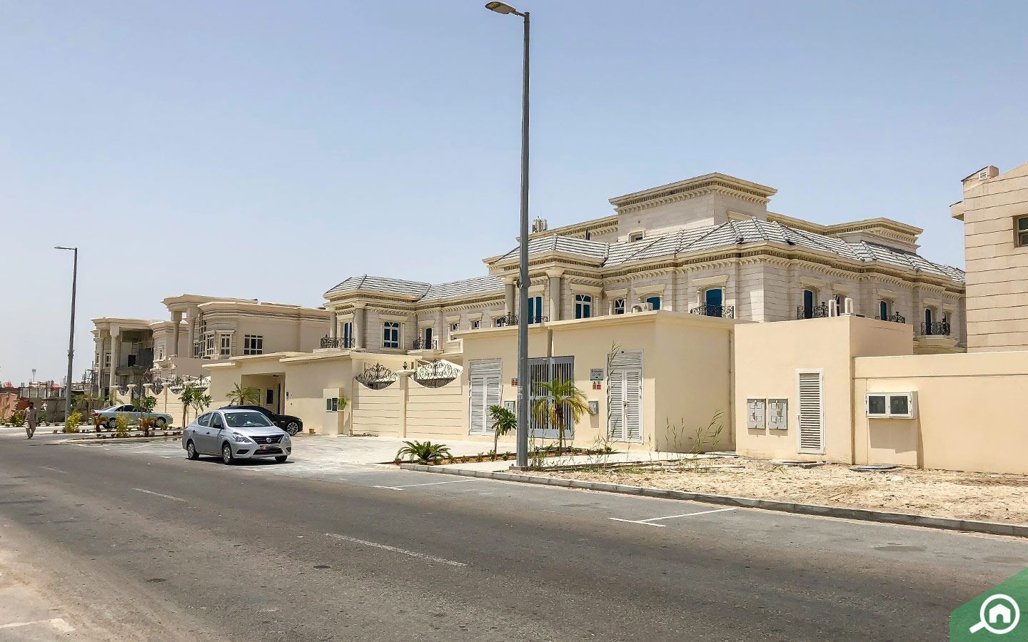 تتميز فلل مدينة خليفة أ بمساحاتها الشاسعة